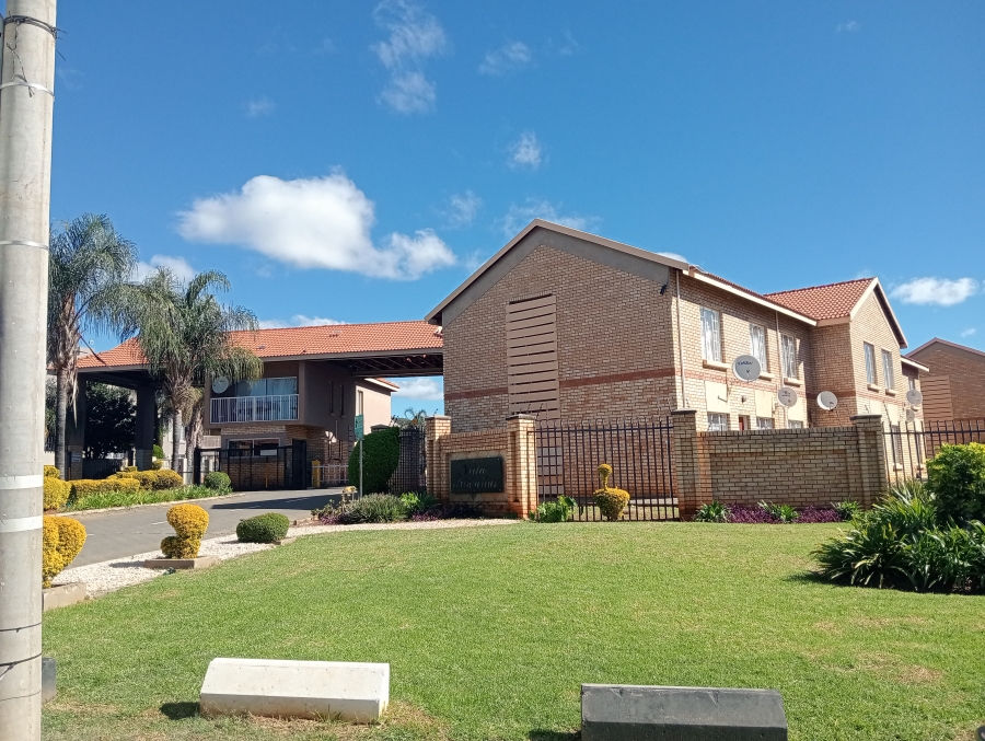 To Let 2 Bedroom Property for Rent in Waterval East North West